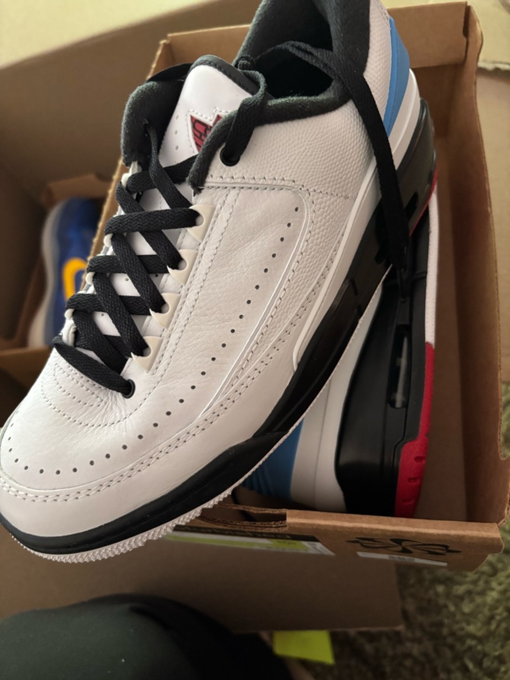 Nike White/Black/Blue Men's Low-Top Sneakers - Picture 4 of 7